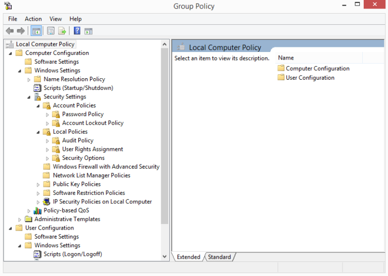 kayttaja asentamassa ohjelmistoa tietokoneelle