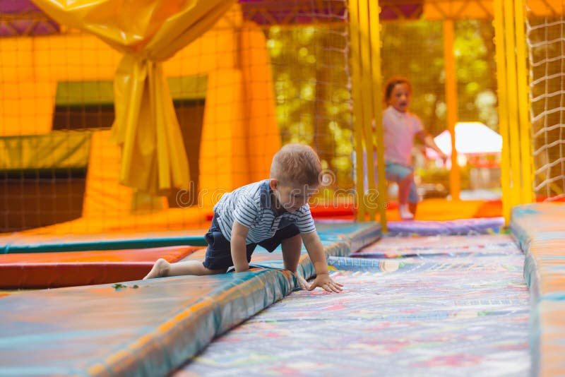 Missä Helsingissä sijaitsee paras trampoliinipuisto lapsille