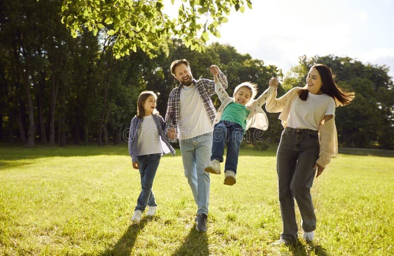 Miten Valita Parhaiten Sopiva Lasten Hoito Perheelle