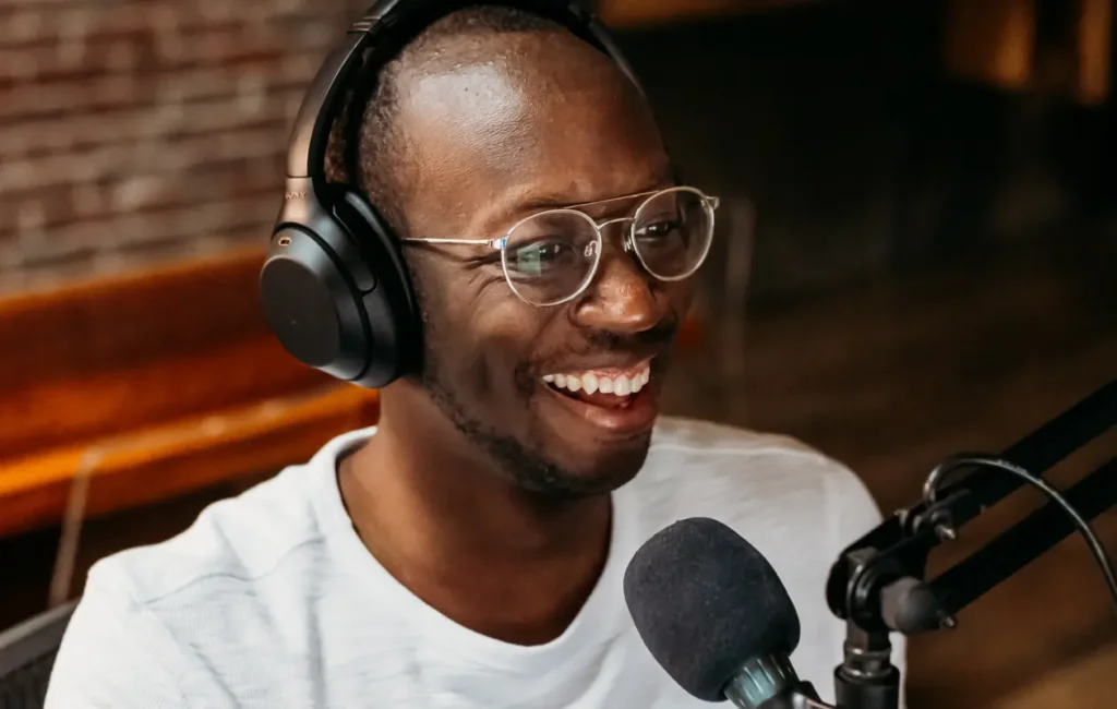 Mitkä Ovat Parhaat Ilmaiset Podcastit Kuunneltavaksi Suomessa