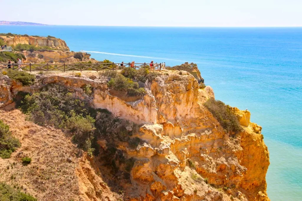 Mitkä ovat parhaat reitit Portimon poluilla retkeilyyn