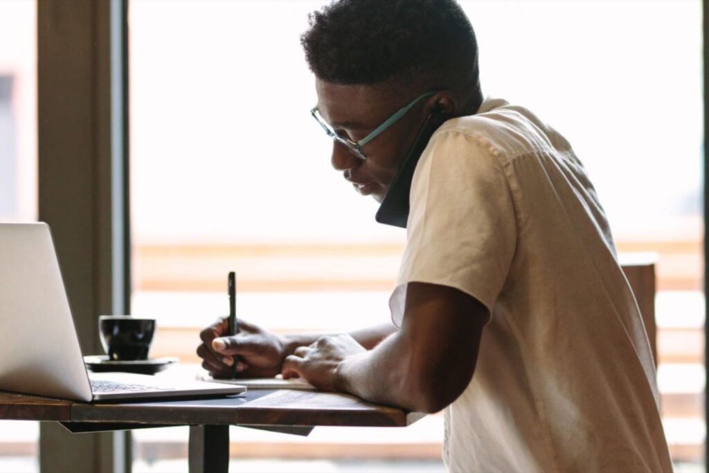 Miten YEL-vakuutus vaikuttaa sivutoimisen yrittäjän etuuksiin