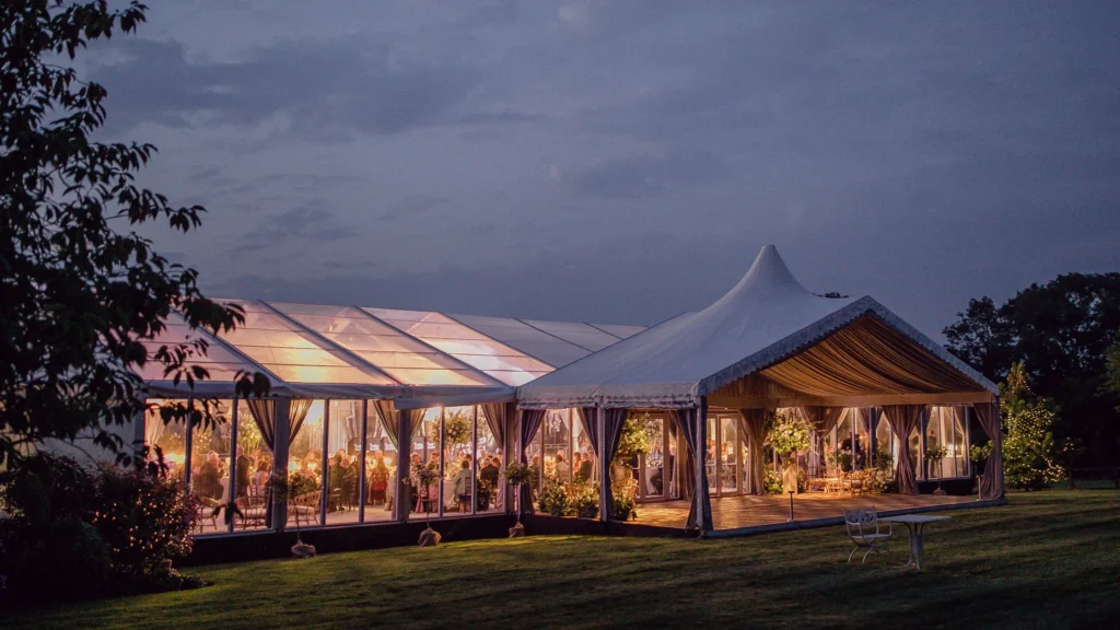 Miten Valita Sopiva Juhlateltta Vuokrausta Varten